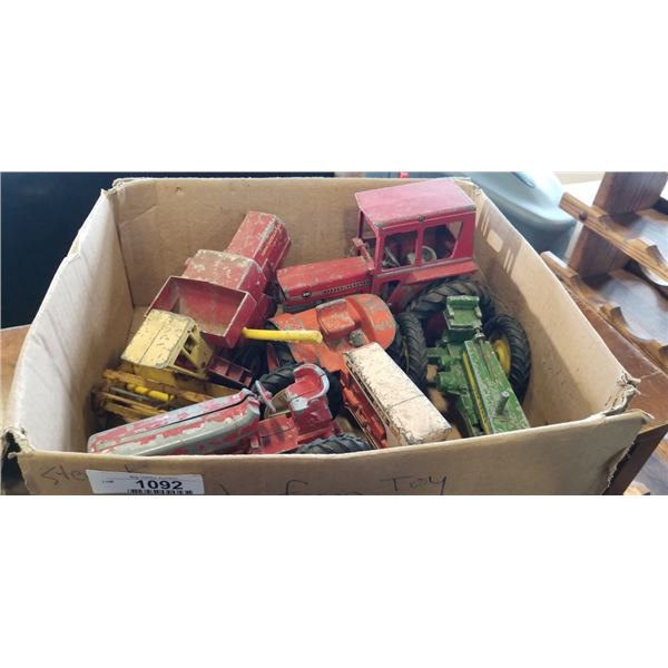 ANTIQUE METAL FARM TOY TYRACTORS