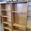 Image 3 : 2 OAK 6FT BOOKSHELVES