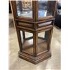 Image 3 : GLASS DISPLAY CASE WITH BUILT IN LIGHTS