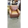 Image 1 : BROWN LEATHER ELECTRIC RECLING CHAIR
