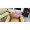 Image 2 : BROWN LEATHER ELECTRIC RECLING CHAIR