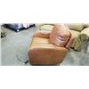 Image 3 : BROWN LEATHER ELECTRIC RECLING CHAIR