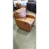 Image 4 : BROWN LEATHER ELECTRIC RECLING CHAIR