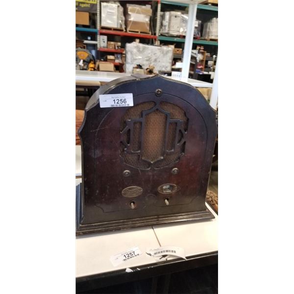 VINTAGE ROGERS RADIO