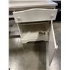 Image 2 : WHITE DESK WITH HUTCH