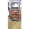 Image 2 : MID CENTURY CLAW FOOT BOWED GLASS DISPLAY CABINET WITH GALLERY