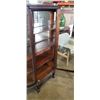 Image 3 : MID CENTURY CLAW FOOT BOWED GLASS DISPLAY CABINET WITH GALLERY