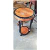 Image 3 : 2 VINTAGE ENDTABLES