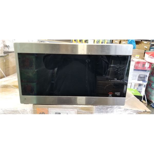 LG 0.9 CU FT MICROWAVE WITH SMART INVERTER - TESTED WORKING, RETAIL  $149