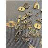 Image 3 : LOT OF 30 ANTIQUE AND NEW BRASS ESCUTHEON (KEY HOLE) COVERS