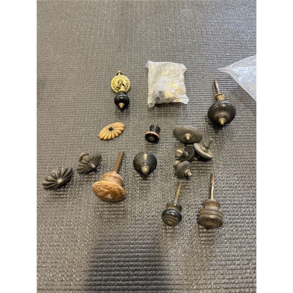 LOT OF VICTORIAN WOOD DRAWER HANDLES