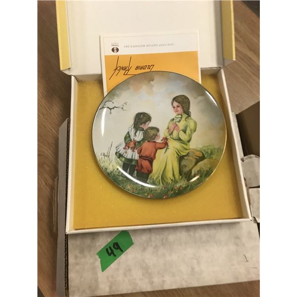 ESTATE/COLLECTABLE:  MOTHER'S DAY SPRING DELIGHT SERIES COLLECTOR PLATE