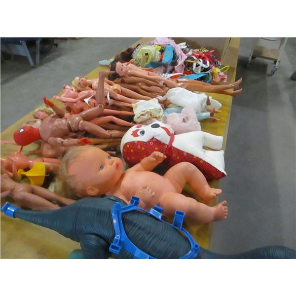 ESTATE:  BOX C/W ASSORTED DOLLS