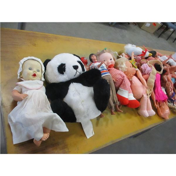ESTATE/COLLECTABLE:  BOX C/W ASSORTED DOLLS