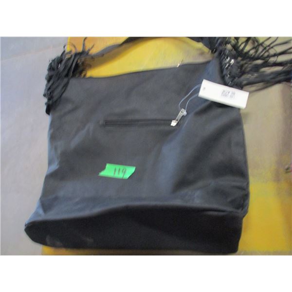 FREIGHT DAMAGE/STORE RETURNS (AS IS):  MULTI COLORED THROW, BLACK PURSE