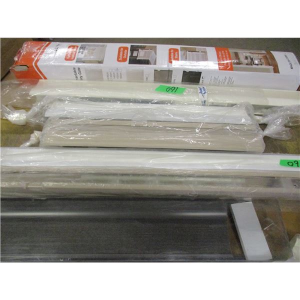 FREIGHT DAMAGE/STORE RETURNS (AS IS):  BUNDLE C/W 12 ASSORTED BLINDS