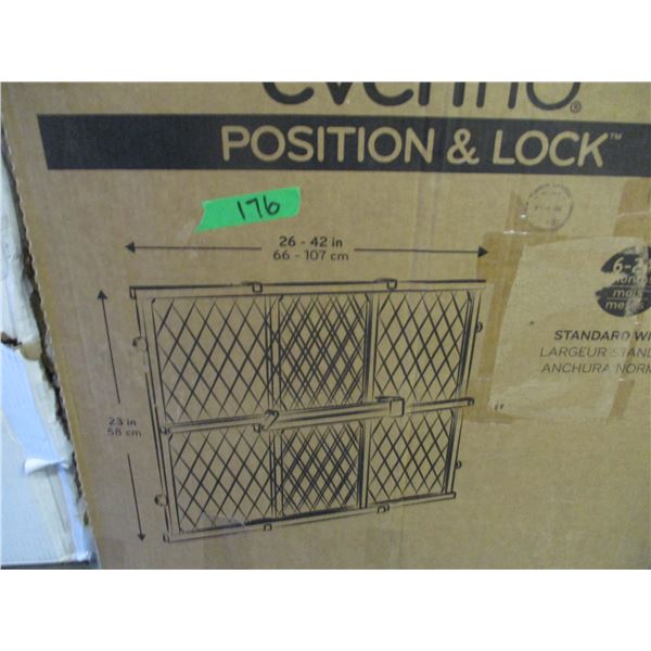 FREIGHT DAMAGE/STORE RETURN (AS IS):  EVENFLO 26" PLASTIC SAFETY GATE