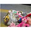 Image 2 : ESTATE/COLLECTABLE:  TOTE C/W ASSORTED DOLLS
