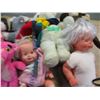 Image 3 : ESTATE/COLLECTABLE:  TOTE C/W ASSORTED DOLLS