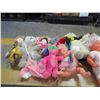 Image 4 : ESTATE/COLLECTABLE:  TOTE C/W ASSORTED DOLLS