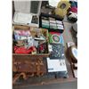 Image 2 : Machete, Cassettes, Electrodes, Collectibles