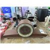 Image 1 : Vintage Mantle Clock, Grinders, Croc, Lantern