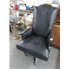 Image 1 : Black Gator Hide Style Executive Armchair