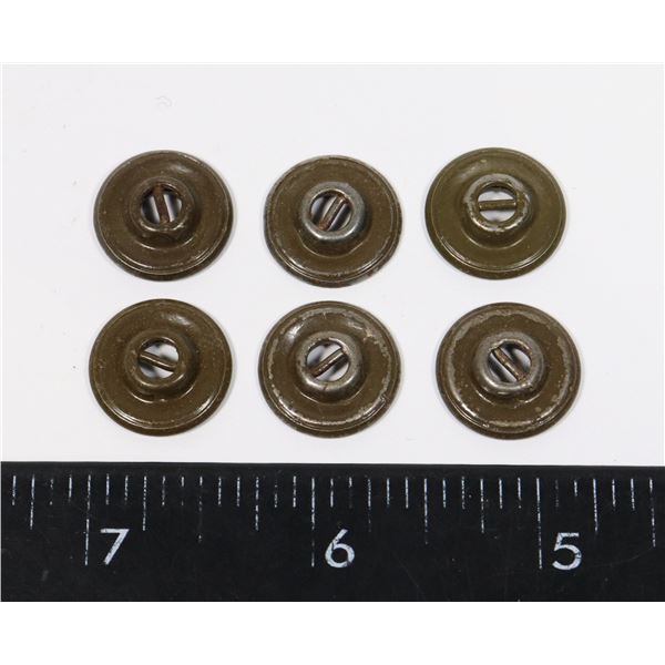 #252 WW2  5 CANADIAN BATTLE DRESS BUTTONS UNIFORM