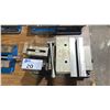 Image 3 : KURT MANUFACTURING CO. INDUSTRIAL MACHINE VISE WITH ASSORTED CLAMP PLATES & CRANK HANDLE