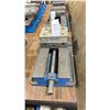 Image 2 : KURT MANUFACTURING CO. INDUSTRIAL MACHINE VISE WITH ASSORTED CLAMP PLATES
