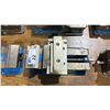 Image 3 : KURT MANUFACTURING CO. INDUSTRIAL MACHINE VISE WITH ASSORTED CLAMP PLATES