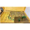 Image 5 : 2 WOODEN TRANSPORT CRATES WITH COMMERCIAL INDUSTRIAL PIN GAUGE SETS