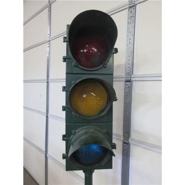 Traffic Light On Heavy Duty Stand- Works- Green Light Switch Is Not Working- 71"