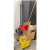 Image 1 : 2 - Mop / Bucket