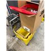 Image 4 : 2 - Mop / Bucket
