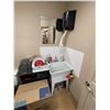 Image 2 : Contents of Washroom