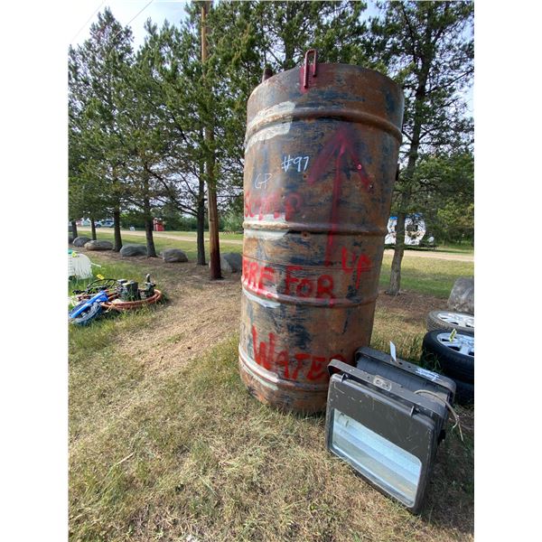 GP 500gal perforated Metal Water Tank, 2 Yard Lights