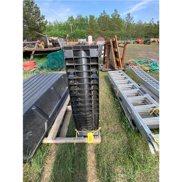 PC 2 Black Ramps (plastic)