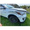 Image 14 : A-7 2014 White Santa Fe Sport, auto, runs motor is knocking. Body damage on right side 289,045km s/n