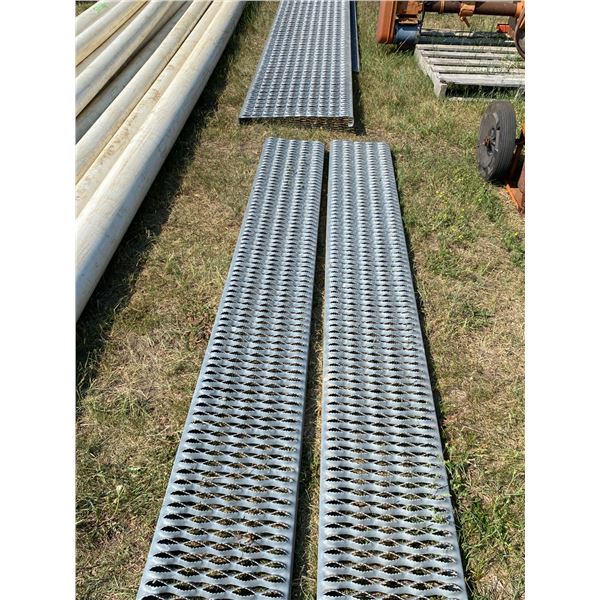 CR 4 lengths of metal grating