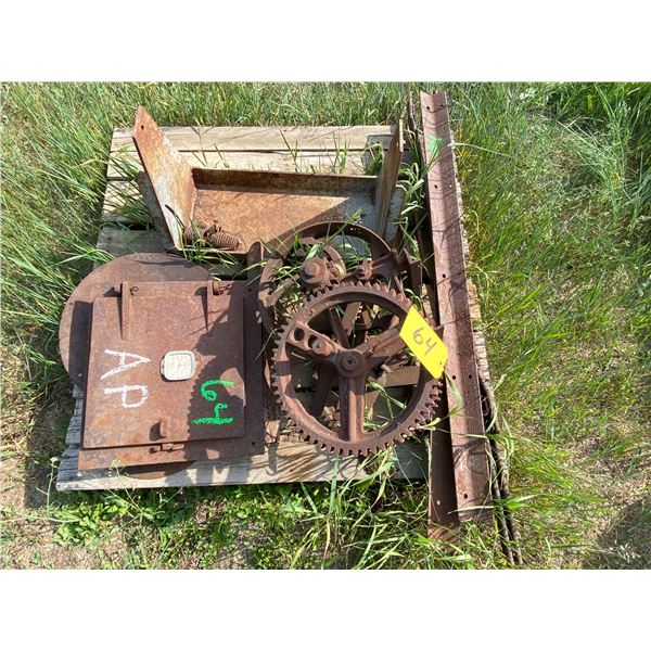 AP Old Pump Jack, quatity of metal