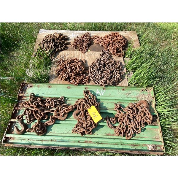 AP Pallet of assorted sizes of various chains & a metal green plate