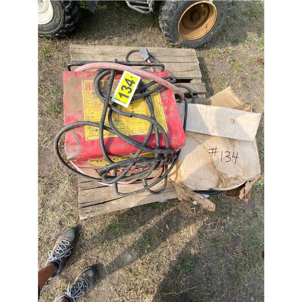 134. JB Macleods Hi-Capacity Welder 180 CH Portable Arc Welder c/w cables &box of polyester black fa