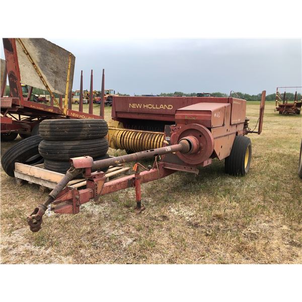 BP N.H. 320 Square Baler #462212