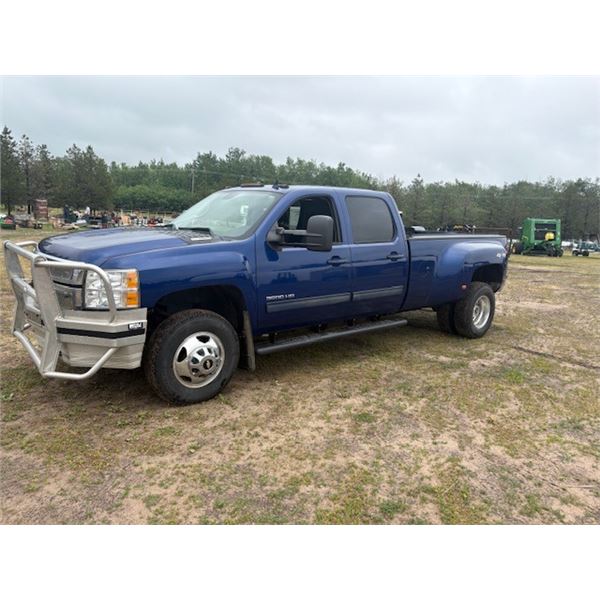 RK 2014 Chevrolet Silverado, 3500 dually Quad cab 4x4, diesel, auto with 45,113 orig. kms, sun roof,