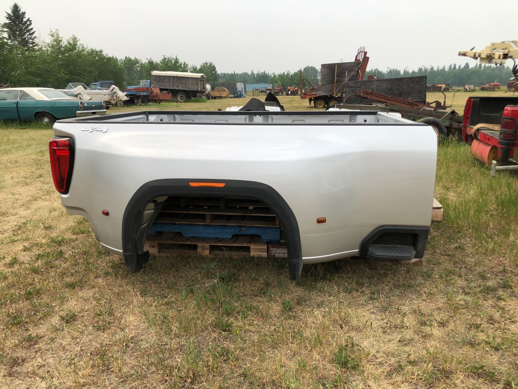 Gmc Mp MP GMC Long Box c/w Tailgate & Filler Gas Lid (As New) fits 2021 to ...