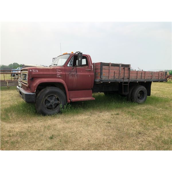 DL Chev 50 truck c/w hoist V8- 5 & 2 spd, not running, SN. C15DAAV121783