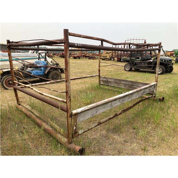 DL Approx. 10ft Bale Feeder