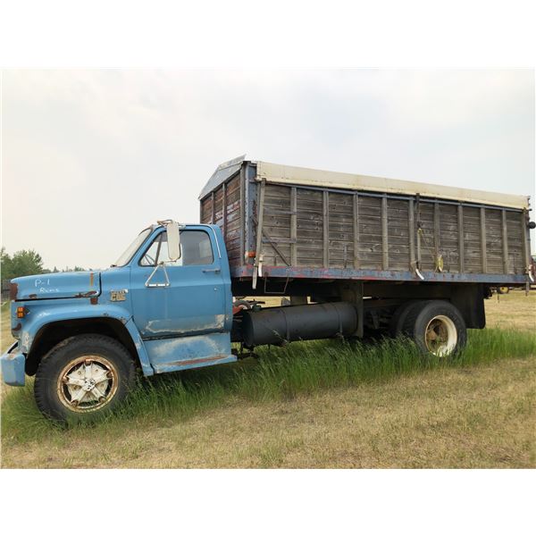 P1 1975 Chevy C65 Grain truck, SN. CCEE665V104197, was driven in last fall, can't start, 16 ft B&Hoi
