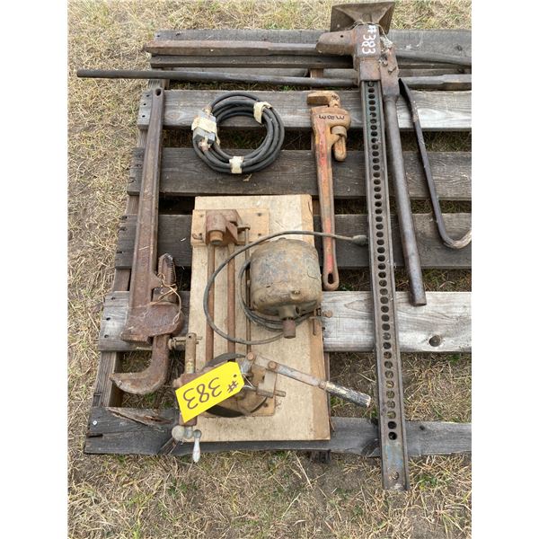 AP 3 bars, Jackall, 2 pipe wrenches, small Lathe & hose